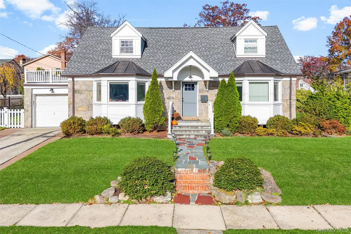 1096 Hunter Avenue, Pelham, NY 10803 - #1