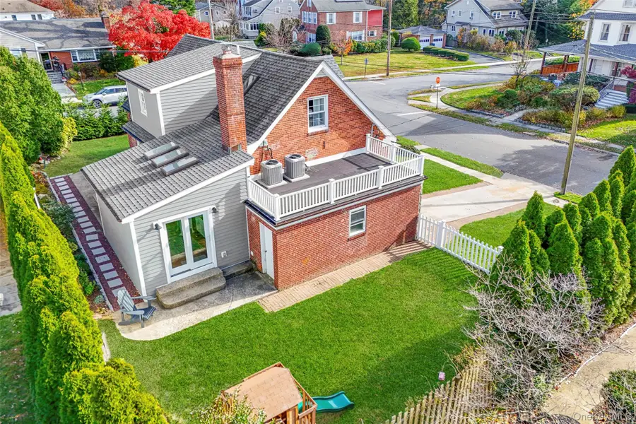 1096 Hunter Avenue, Pelham, NY 10803 - #2