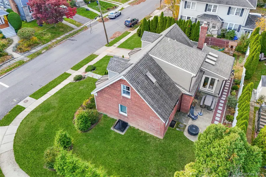 1096 Hunter Avenue, Pelham, NY 10803 - #3