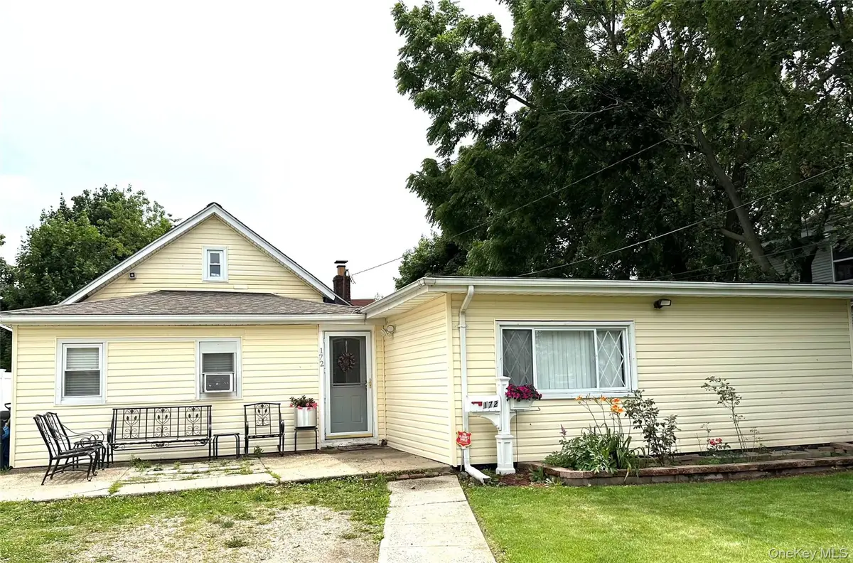 172 Argyle Avenue, Uniondale, NY 11553 - Image #1