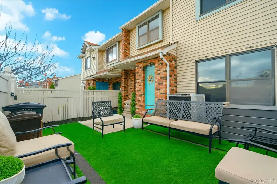 68 Gina Court, Staten Island, NY 10314 - Image #2