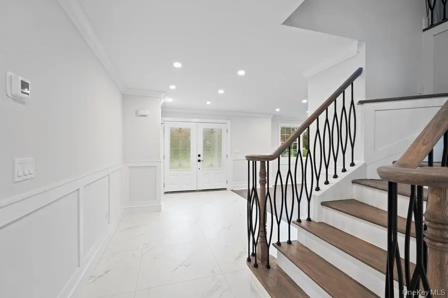 52 Woodland Road, Roslyn, NY 11576 - Image #3