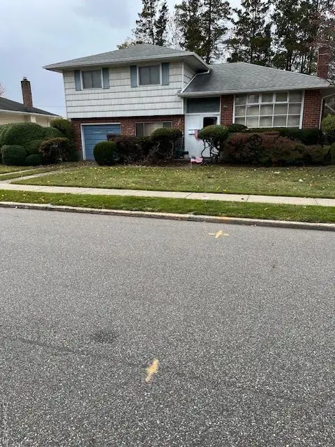 372 Woodbridge Lane, Jericho, NY 11753 - Image #1