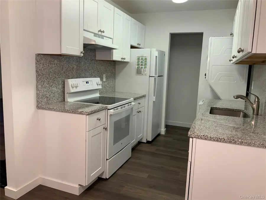 401 Cabot Court E, Saint James, NY 11780 - Image #3