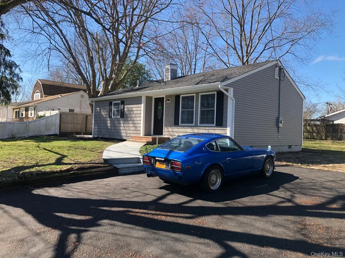 2712 Falcon Avenue, Medford, NY 11763 - Image #1