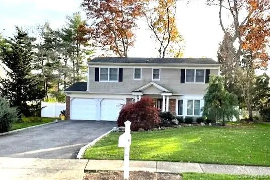 28 Cedarwood Lane, Commack, NY 11725