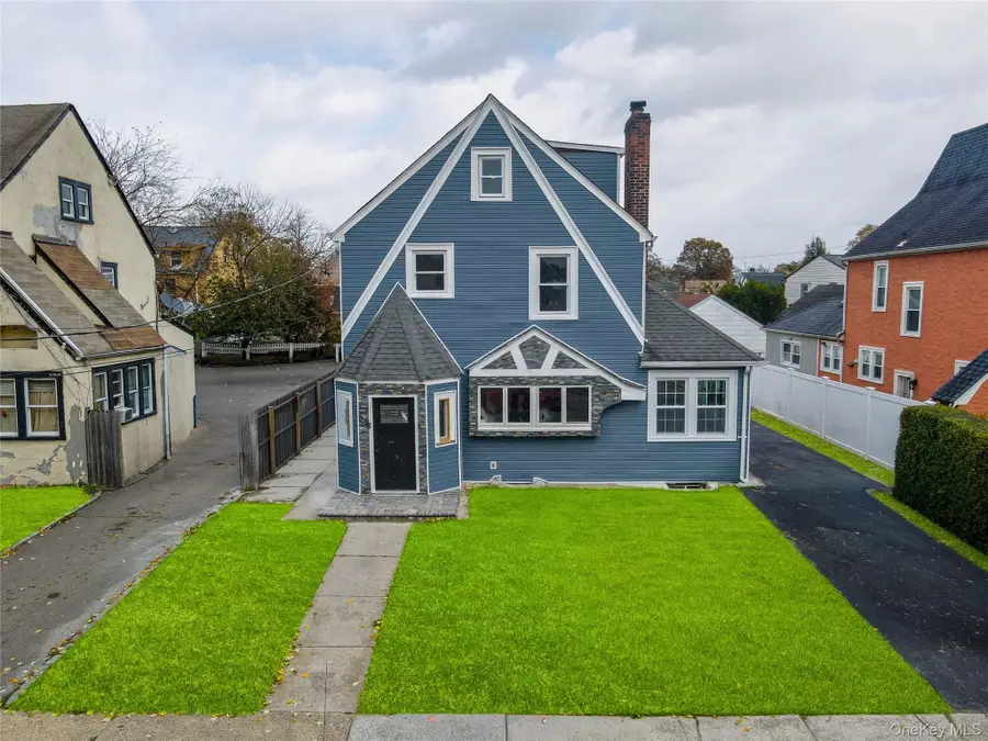 28 Cornwall Lane, Hempstead, NY 11550 - Image #2