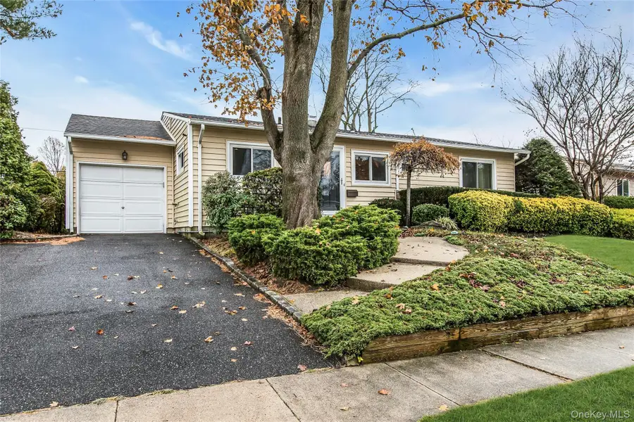 27 Abbey Lane, Plainview, NY 11803 - Image #2