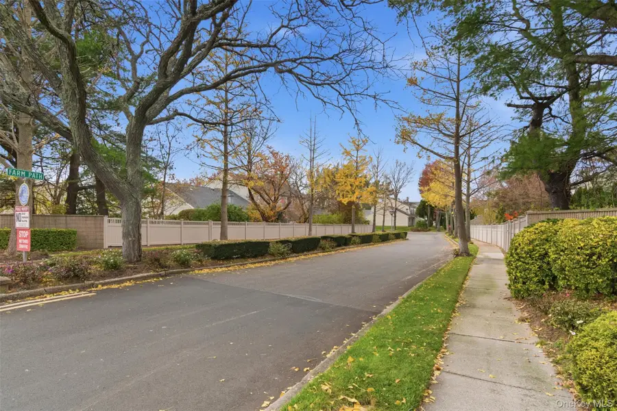 112 Cedar Shake Court, Huntington Station, NY 11746 - Image #2