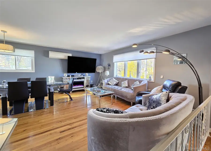 430 Heathcote Road, Lindenhurst, NY 11757 - Image #2