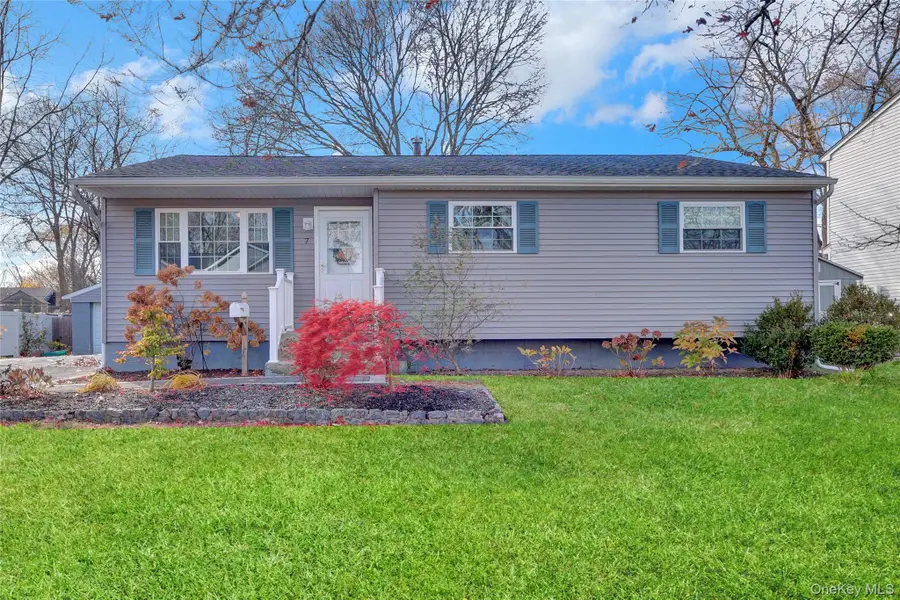 7 Winston Road, Centereach, NY 11720 - Image #3