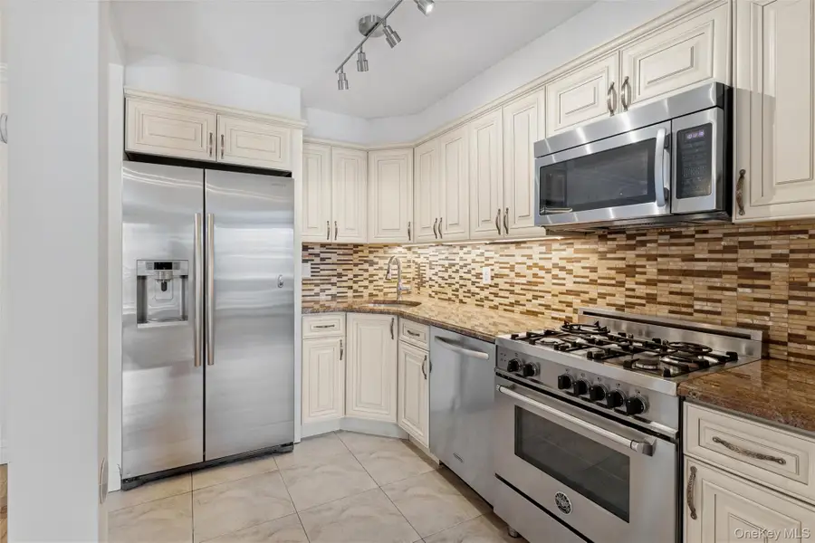 157 Hempstead Avenue #B20, Lynbrook, NY 11563 - #2