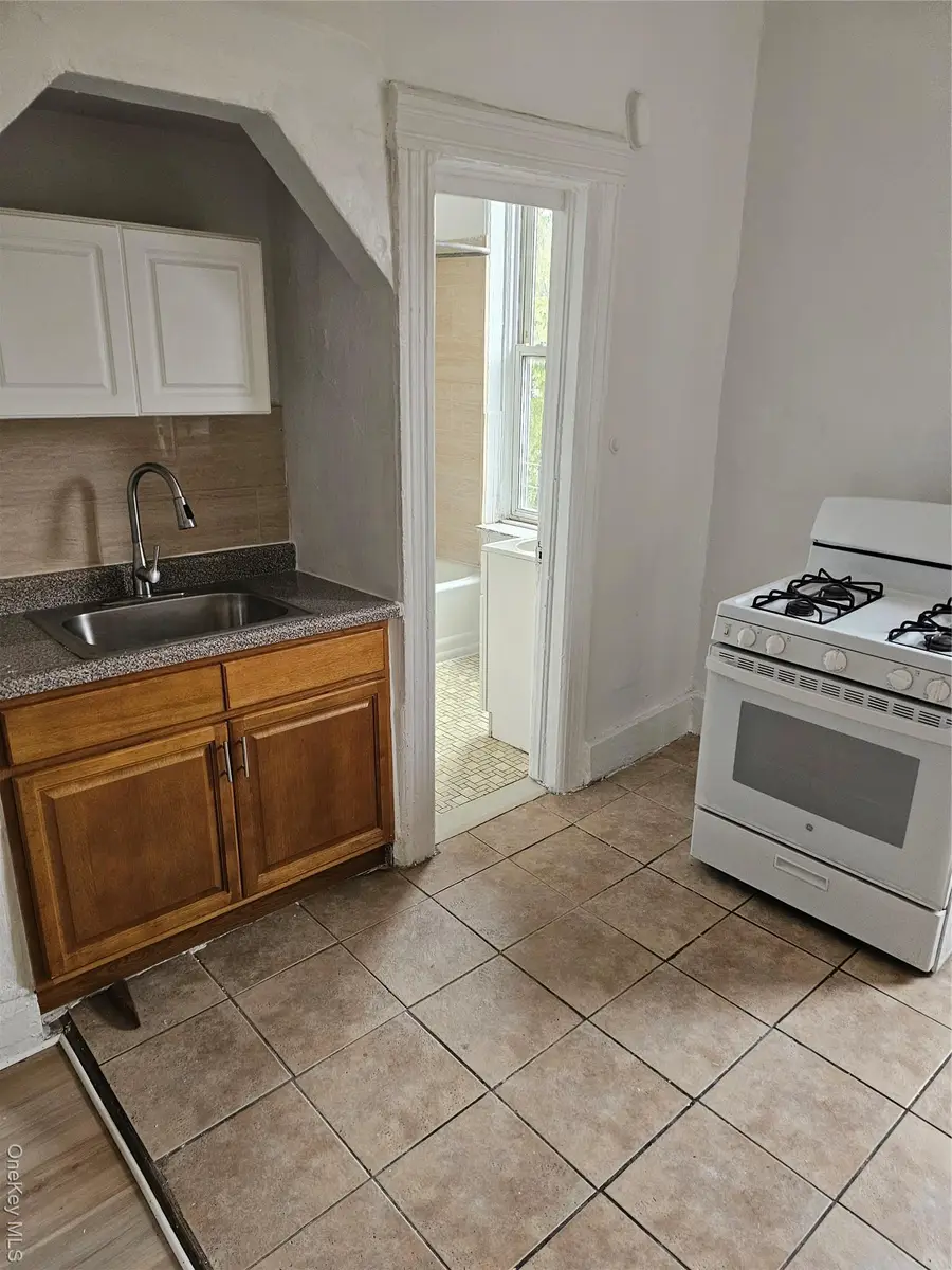 176 Barbey Street #2 floor, Brooklyn, NY 11207 - Image #3