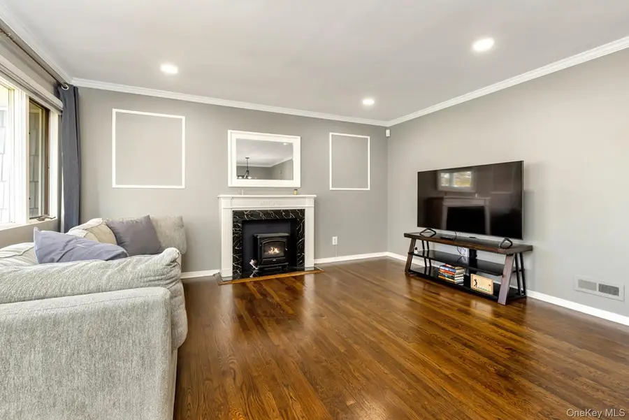 16 E Hill Drive, Smithtown, NY 11787 - Image #3