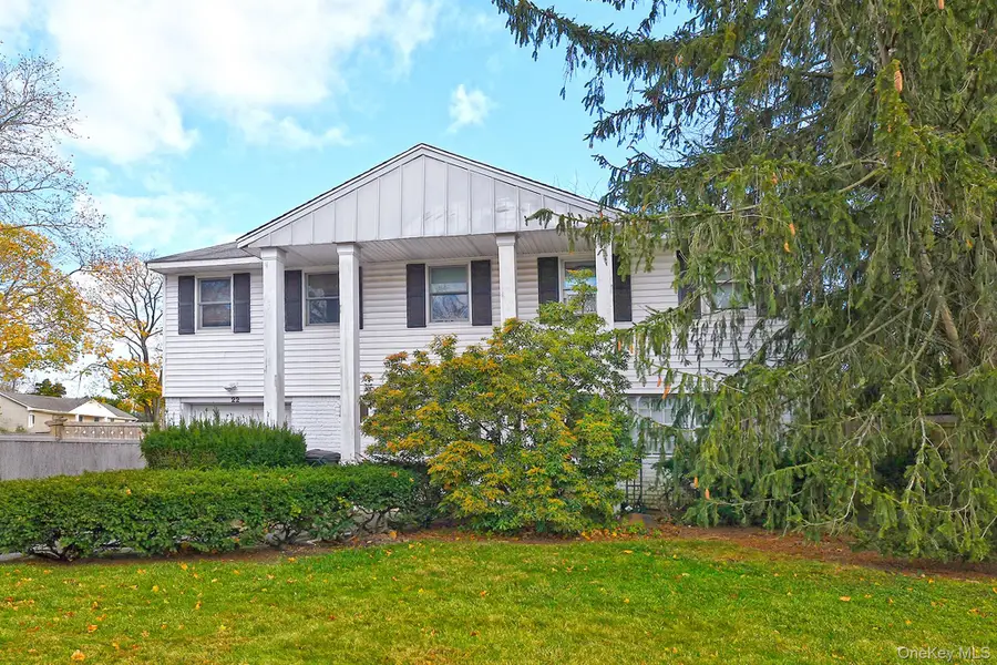 22 Suttonwood Drive, Commack, NY 11725 - Image #2