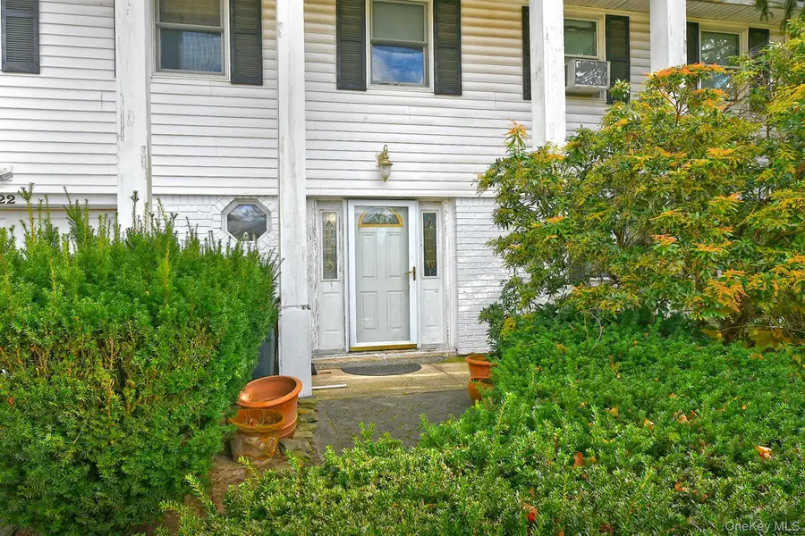 22 Suttonwood Drive, Commack, NY 11725 - Image #3