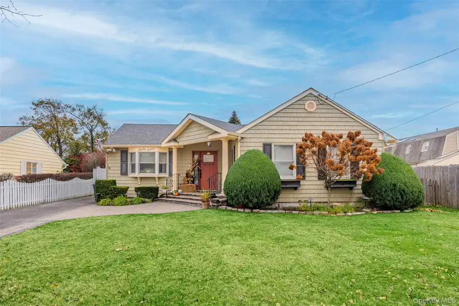 37 Beachwood Drive, Babylon, NY 11702 - Image #3