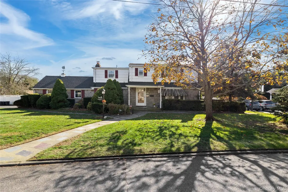 6 White Birch Drive, Babylon, NY 11702 - Image #1