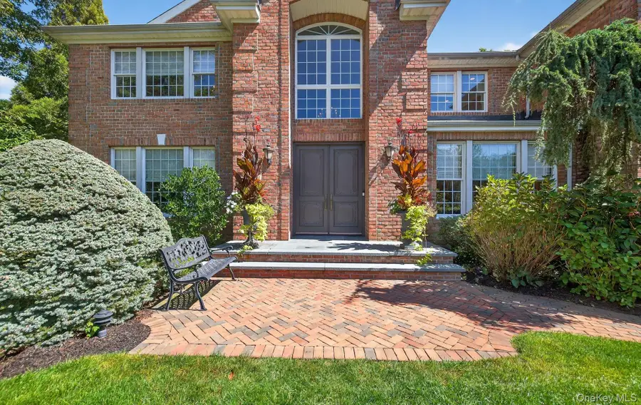 70 Keri Way, Woodbury, NY 11797 - Image #2