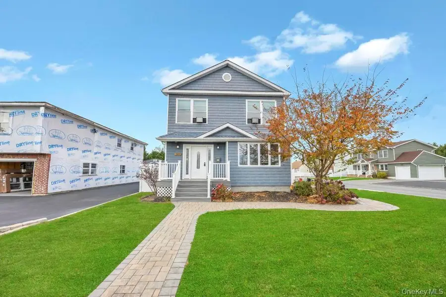 297 Catskill Avenue, Lindenhurst, NY 11757 - Image #2
