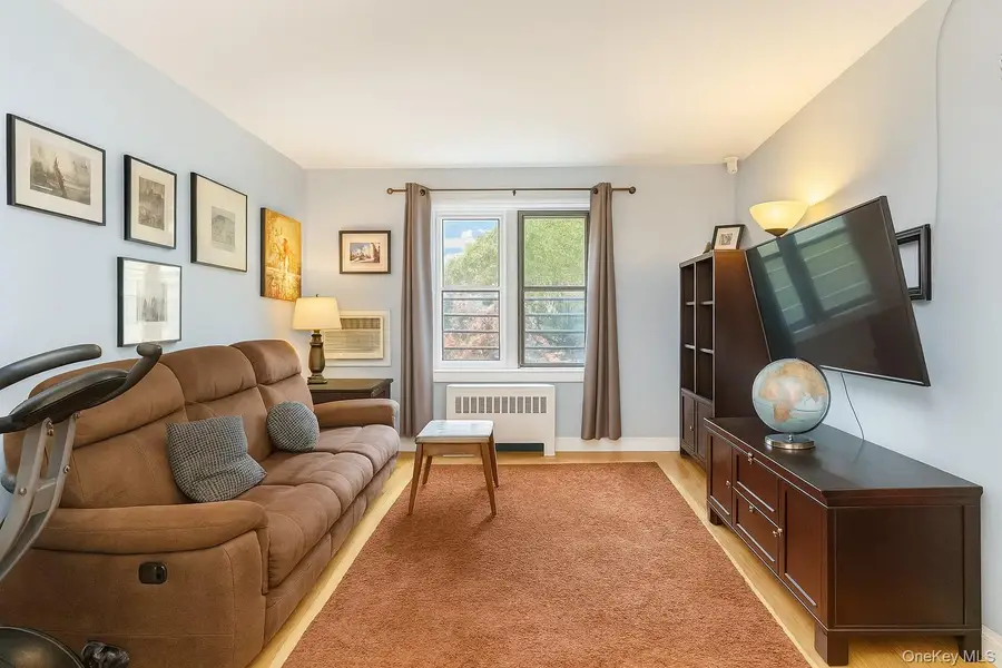 6 W West Mill Drive #2D, Great Neck, NY 11021 - Image #3