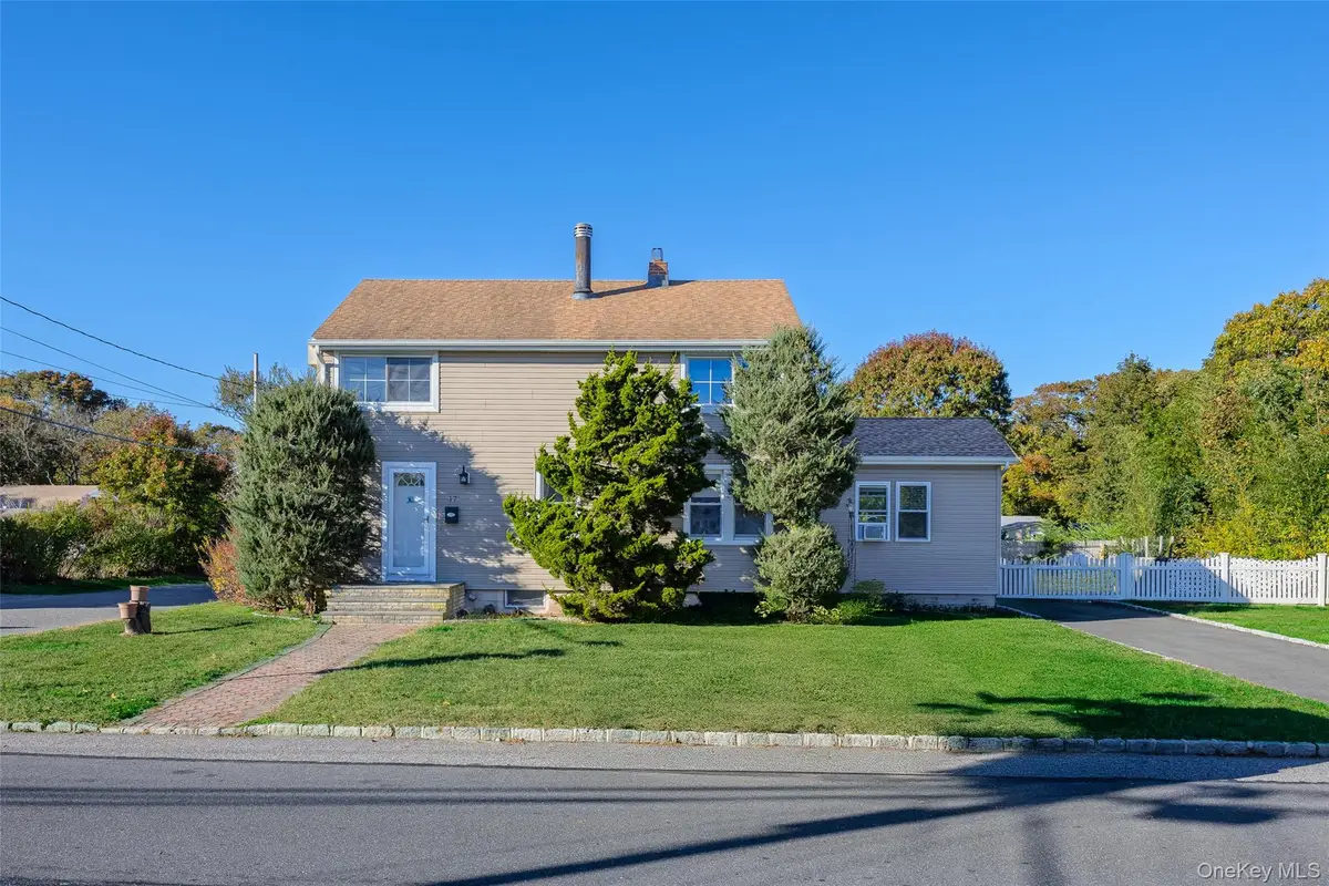 17 Andrew Avenue, Islip Terrace, NY 11752 - Image #1
