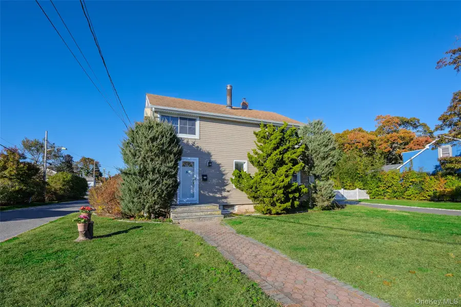 17 Andrew Avenue, Islip Terrace, NY 11752 - Image #3