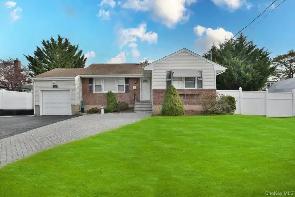 2203 Washington Street, Merrick, NY 11566