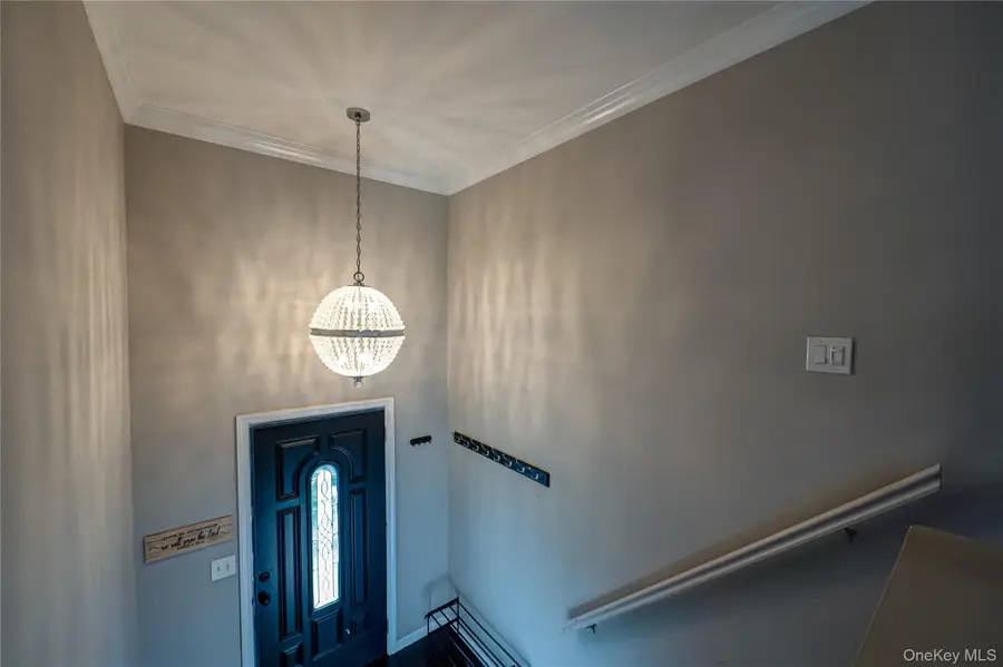 27 Manchester Road, Huntington, NY 11743 - Image #2