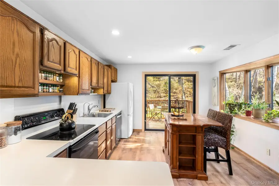 8 Hill Drive, Riverhead, NY 11901 - Image #2