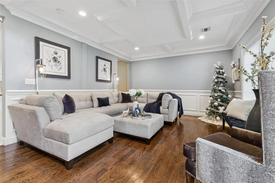 5 Vernon Street, Plainview, NY 11803 - Image #3