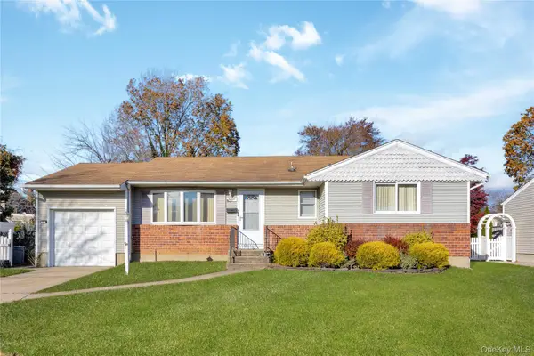 15 2nd Avenue, Farmingdale, NY 11735