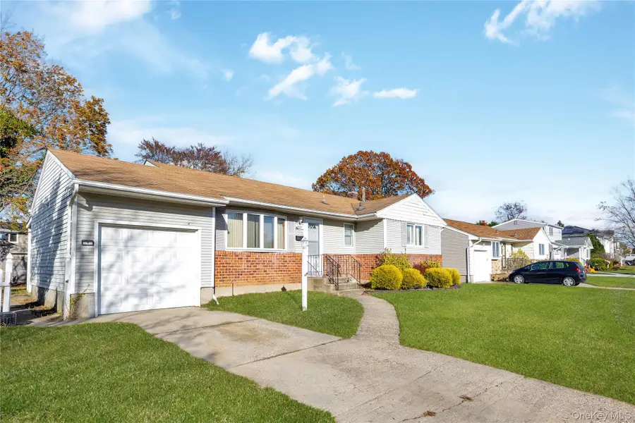 15 2nd Avenue, Farmingdale, NY 11735 - Image #2