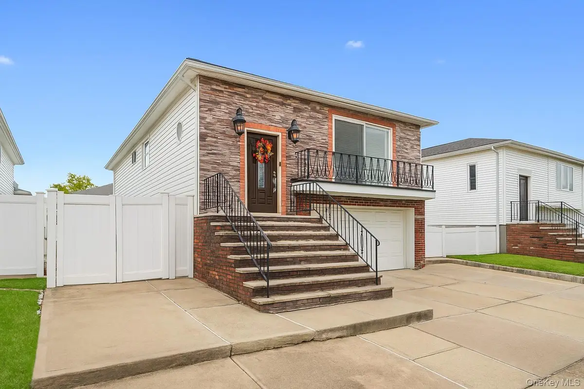 28 Drumgoole Road E, Staten Island, NY 10312 - Image #1