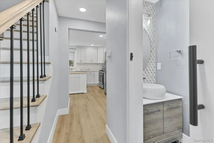 16 Piermont Court, Melville, NY 11747 - Image #3