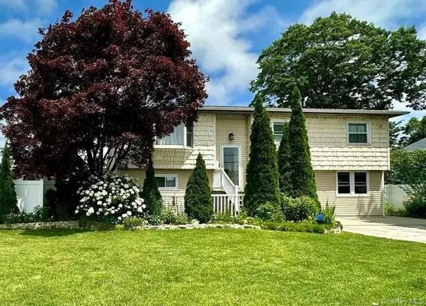 648 Molloy Street, Copiague, NY 11726 - Image #1