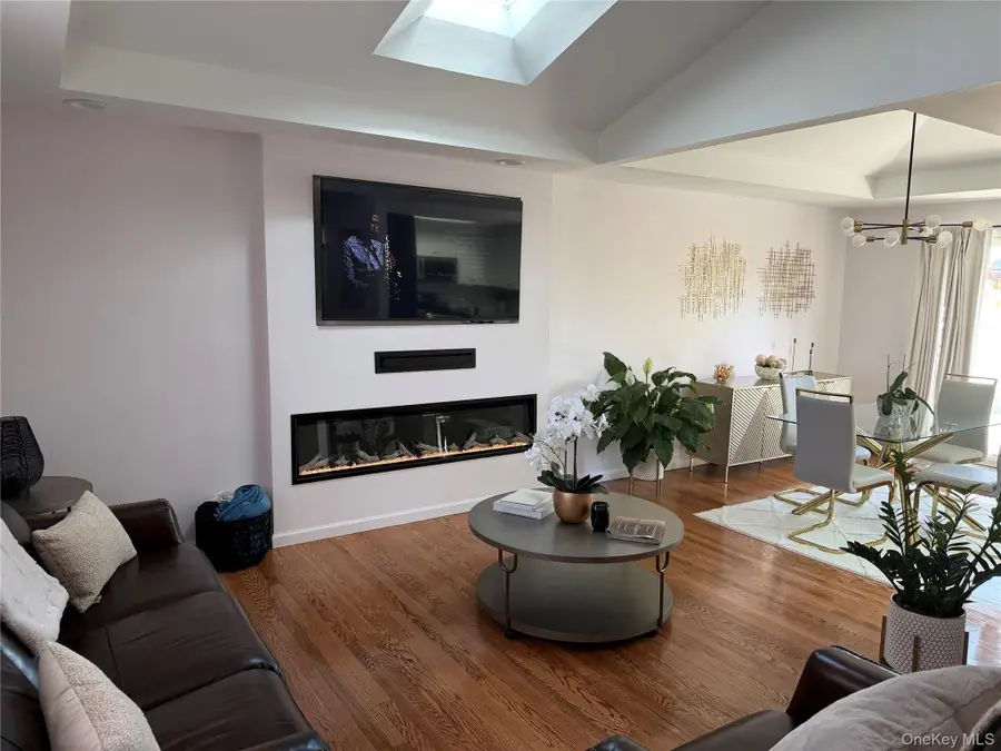 648 Molloy Street, Copiague, NY 11726 - Image #3