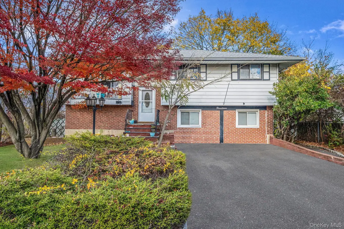 19 Amsterdam Avenue, West Babylon, NY 11704 - Image #1