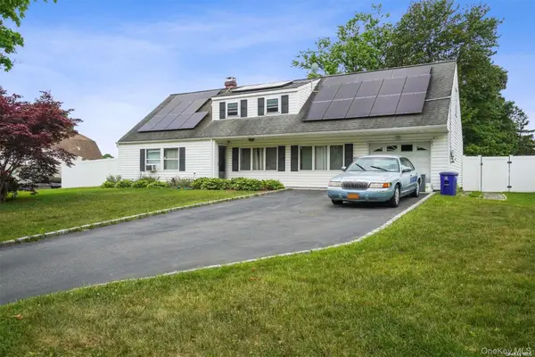 64 Pitchpine Place, Medford, NY 11763