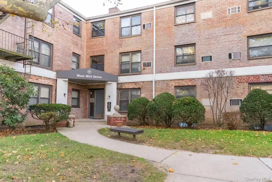 8 W Mill Drive #1B, Great Neck, NY 11021 - Image #2