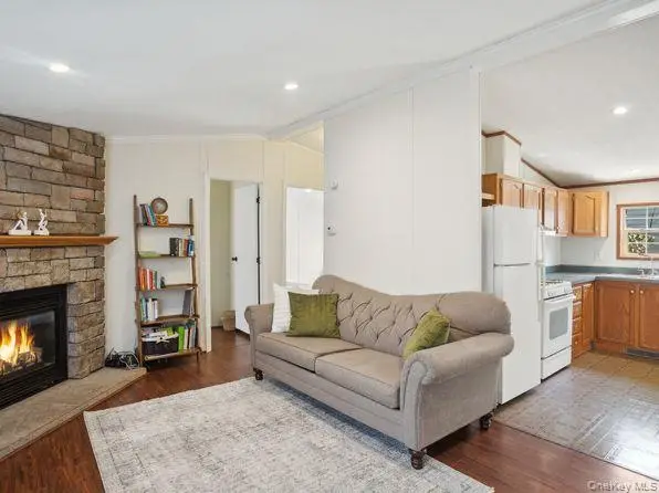 337 Three Mile Harbo #10, East Hampton, NY 11937 - Image #2