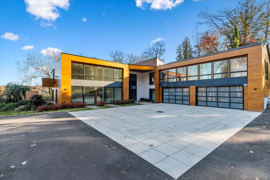 369 E Shore Road, Great Neck, NY 11024 - Image #3