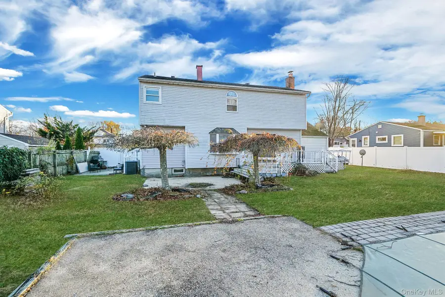 273 Delaware Avenue, Bay Shore, NY 11706 - Image #3