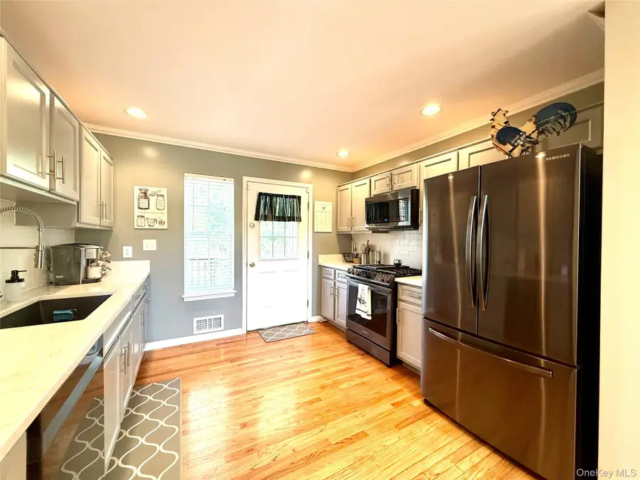 142 Pinebrook Drive, Hyde Park, NY 12538 - Image #2