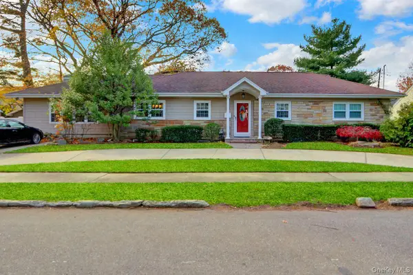 25 Sterling Place, Malverne, NY 11565