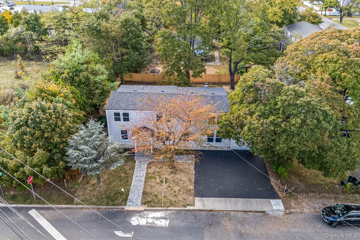 6 Mccue Street, Wheatley Heights, NY 11798 - Image #1