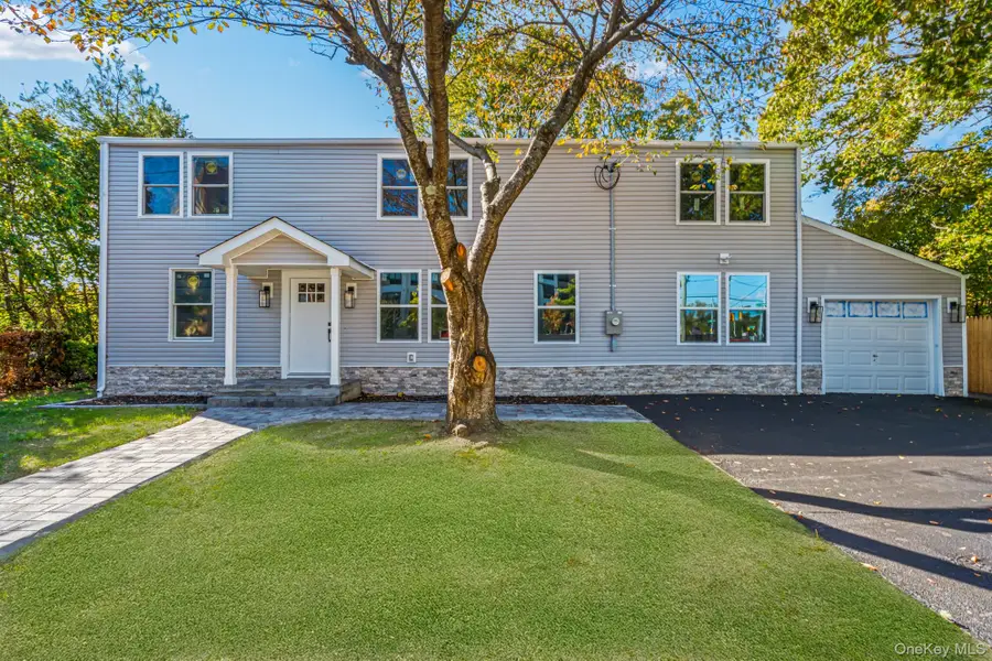 6 Mccue Street, Wheatley Heights, NY 11798 - Image #3