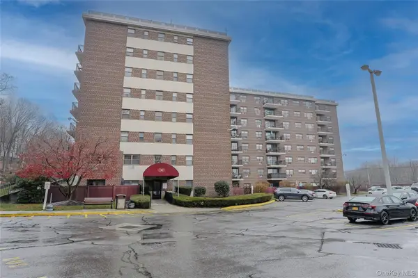 100 Diplomat Drive #8M, Mount Kisco, NY 10549