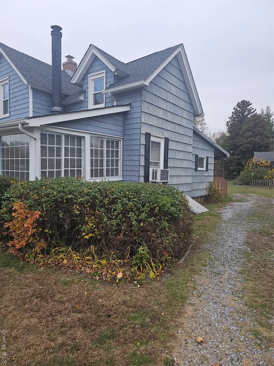 49 Arnold Avenue S, West Babylon, NY 11704 - Image #2