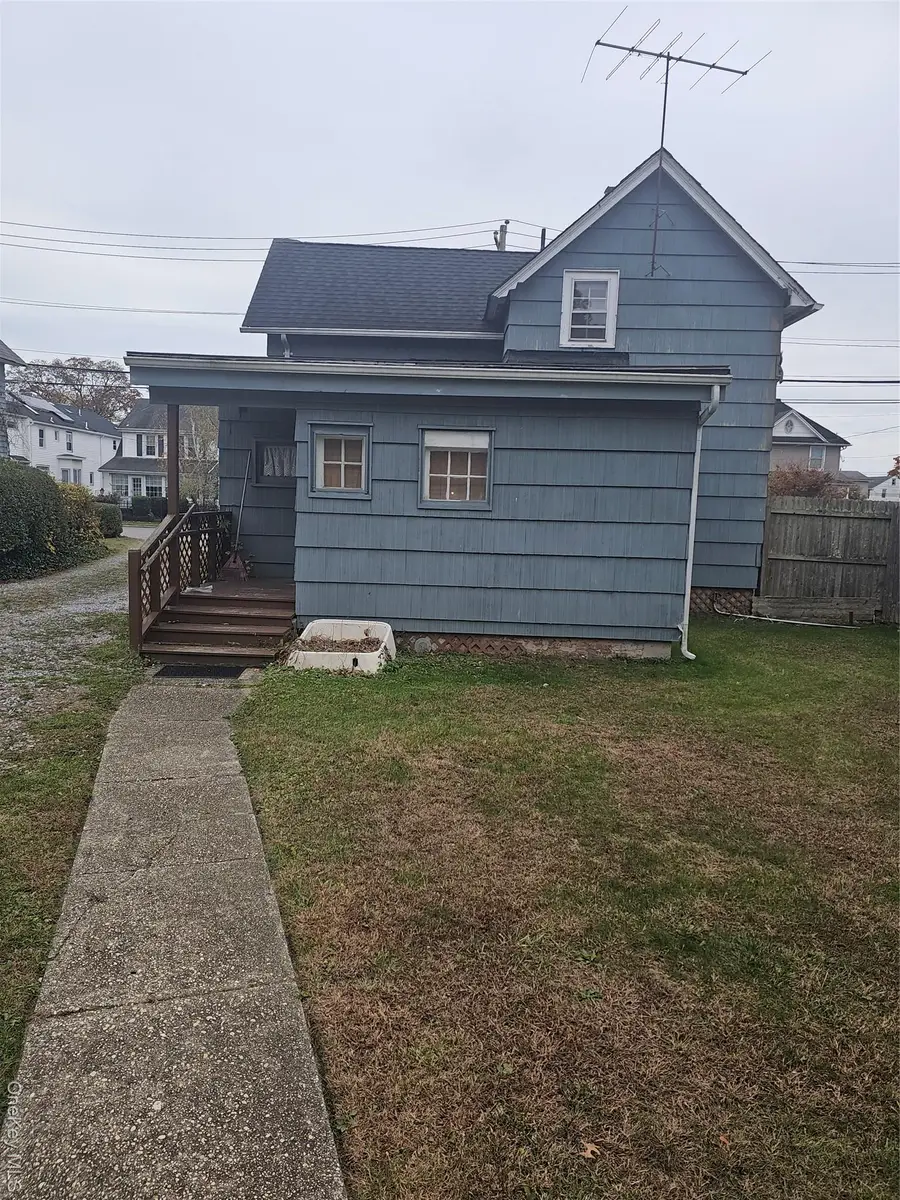 49 Arnold Avenue S, West Babylon, NY 11704 - Image #3